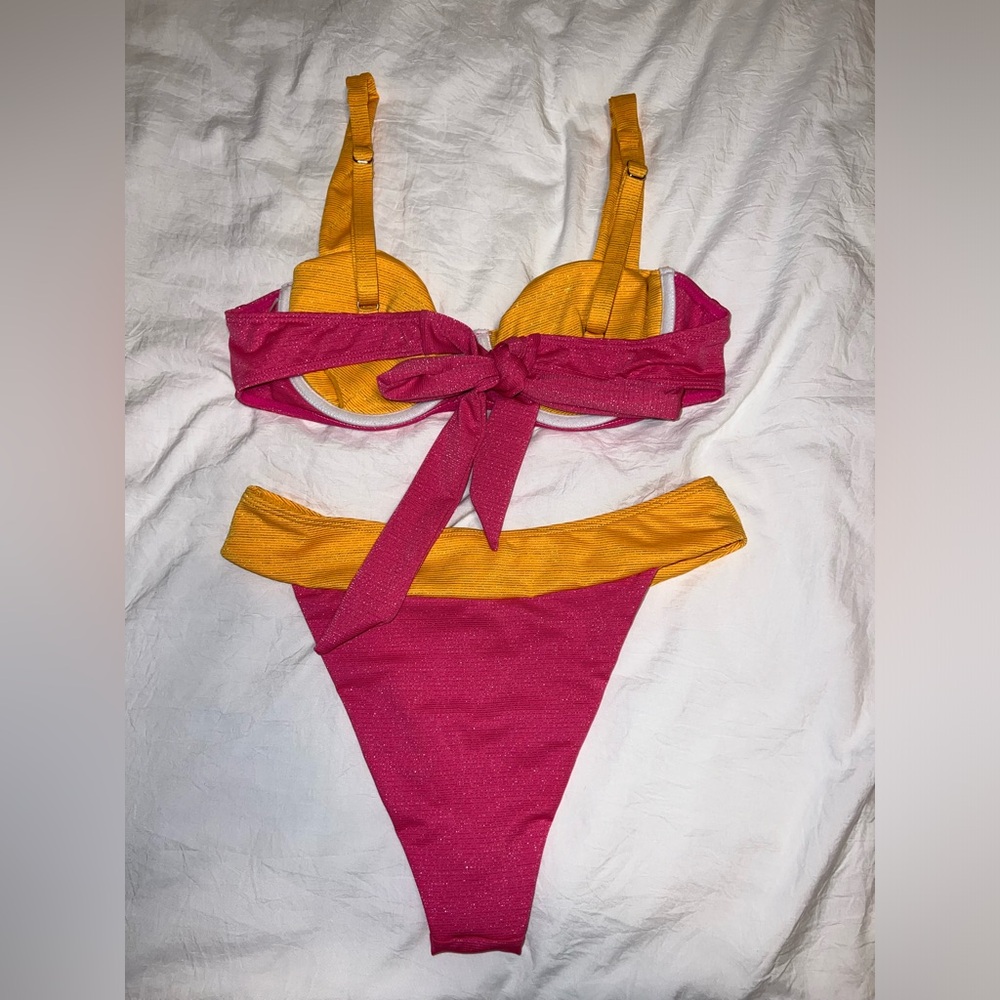Bikini - Picture 2 of 3